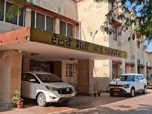 1250 स्टेशन मास्टर पदों पर भर्ती, कल से आवेदन:25 नवम्बर लास्ट डेट; आरआरबी अजमेर नोडल एजेंसी होगी