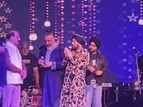 दलेर मेहंदी को अपमानित करने वाले मंत्री ने माफी मांगी:फोन पर की बात; परफॉर्मेंस रोककर कहा था, शराब पीकर गाना गा रहे हो