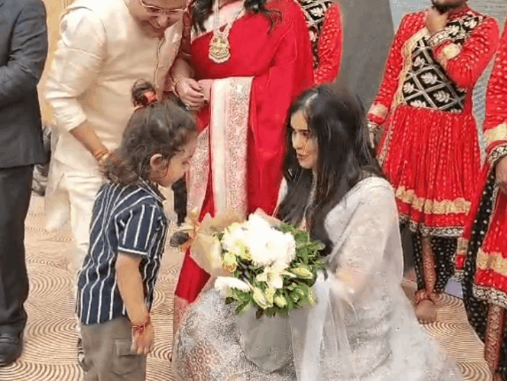यूपी के बहराइच पहुंचीं अभिनेत्री अदा शर्मा:ज्वेलरी शोरूम का शुभारंभ किया, कहा- आभूषण भारतीय परंपरा और स्टाइल का खूबसूरत संगम